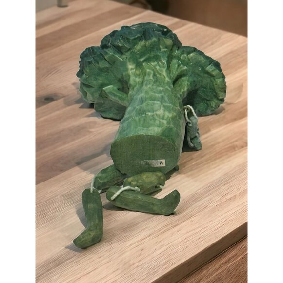 Vintage Anthropomorphic Resin Vegetable “Broccoli” Shelf Sitter - Picture 6 of 6
